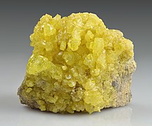 Cristal de soufre sur une matrice 4,8 × 3,5 × 3 cm. Mine d'El Desierto (province de Daniel Campos, Bolivie).