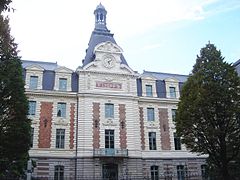 Le lycée Émile-Zola.