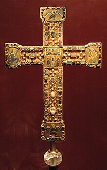 Crucifix en or incrusté de pierres précieuses