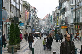 La rue Santa Catarina, artère piétonne du shopping de la ville 1,7 km de long.