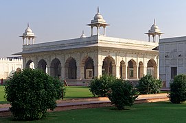Le Pavillon Diwan-I-Khas au sein du complexe du Fort Rouge, résidence des empereurs moghols.
