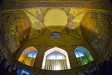 رنگامیزی سقف زیبای عمارت چهل ستون در اصفهان