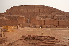 La ziggurat de Chogha Zanbil (Iran), XIVe siècle av. J.-C.