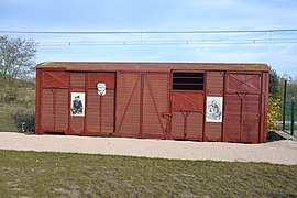 Wagon commémorant les prisonniers et déportés du camp d'internement.