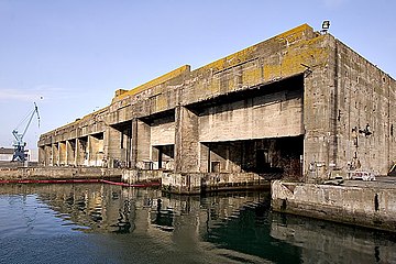 Base sous-marine, vestige de la Seconde Guerre mondiale.