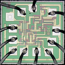 Puce nue d'un circuit intégré Texas Instruments 5430