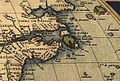 Carte du Maine sur lAtlas d'Abraham Ortelius (1570) montrant la localisation supposée de Norembergue (Norvmbega) parmi divers toponymes aujourd'hui inusités et quelques îles fantômes.