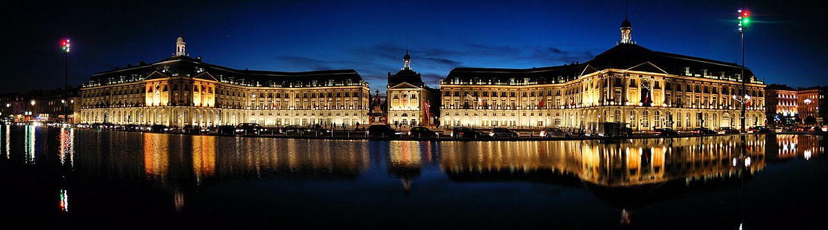 Place de la Bourse w Bordeaux nocą