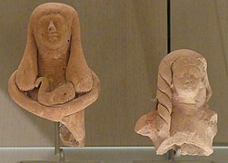 Figurines de femmes, Tyr, Fer II. Musée national de Beyrouth.