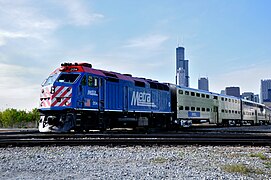 Un train Metra quittant Chicago.