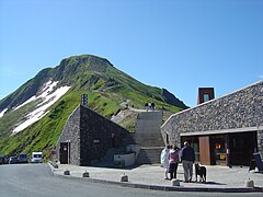 Le Puy Mary depuis le Pas de Peyrol, haut lieu du tourisme cantalien.