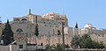 Yeshiva du Kotel est très imposante, semblable à une forteresse…