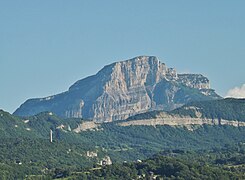 Vue du Granier depuis les hauteurs de Chambéry, au nord.