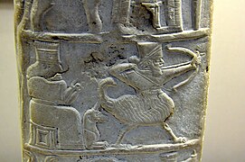 Détail d'une stèle (kudurru) rapportant les gratifications octroyées par Nabuchodonosor Ier à un de ses officiers à la suite de la victoire contre l'Élam ; représentations de divinités. British Museum.