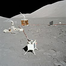 De nombreux instruments laissés à la surface de la Lune.