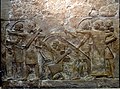 Archers assyriens à l'assaut d'une ville, bas-relief du palais de Khorsabad. Musée national d'Irak.
