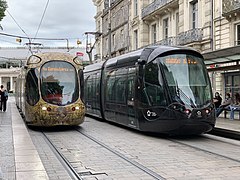 Rames des lignes 3 et 4 du tramway de Montpellier à la station Gare Saint-Roch, à gauche la ligne Ligne 4 et à droite la Ligne 3.