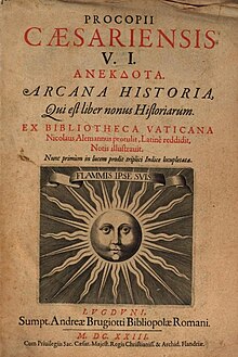 Page d'un ouvrage écrit en latin, un dessin de soleil est présent au centre