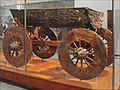 Du bois de hêtre a été utilisé pour fabriquer les roues de ce chariot viking, datant du début du IXe siècle, retrouvé parmi les objets funéraires de la tombe d'Oseberg, en Norvège.