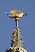 Le dragon en cuivre doré au sommet du beffroi (longueur : 3,55 m).