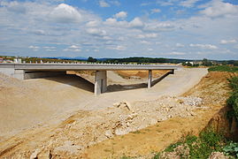 Pont achevé au même endroit en juillet 2008 (direction est).