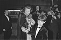 La reine Beatrix avec Danny de Munk lors de la première de Ciske le filou le 27 mars 1984. Rob Croes/Anefo.