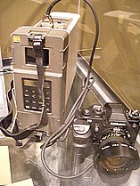 Le Kodak DCS 100, basé sur un boîtier Nikon F3 avec unité de stockage numérique (1991)