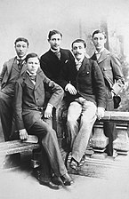Léon Blum entouré de ses frères, vers 1890.