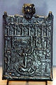 Plaque en bronze de protection contre la démone Lamashtu. Assyrie, VIIe siècle av. J.-C., musée du Louvre.