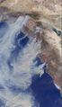 Image satellite montrant le vent de Santa Ana (Californie du Sud).