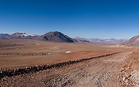 Plateau du Chajnantor dans les Andes où se trouvent l'ESO/NAOJ/NRAO ALMA.