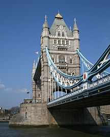 Южната кула на моста през 2007 г.