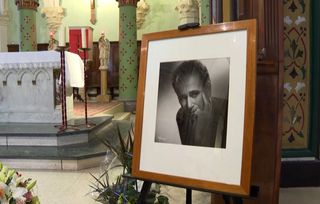 Michel Drucker présent aux obsèques de Sylvain Augier « pour sa famille »