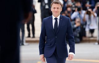 L’Elysée réserve un siège en classe affaires pour les costumes de Macron