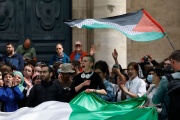 Manifestation propalestinienne devant la Sorbonne le 29 avril 2024.