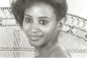 Julienne, sœur de Scholastique Mukasonga, au Burundi, vers 1985-1986.