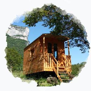 yourte roulotte cabane hébergement séjour insolite nature campagne vacances à la ferme agritourisme