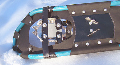 Claw binding on modern snowshoe