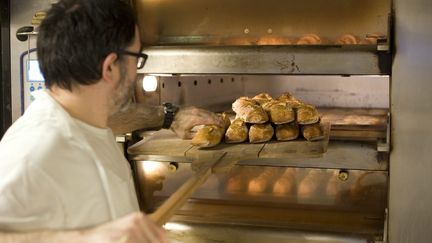 Le pain est l'un des premiers produits mis en avant par les restaurants qui défendent un artisanat de qualité. Certains chefs le confectionnent eux-mêmes. (BERTRAND BECHARD / MAXPPP)